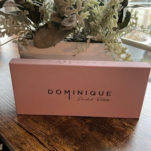 Dominique Essential Palette